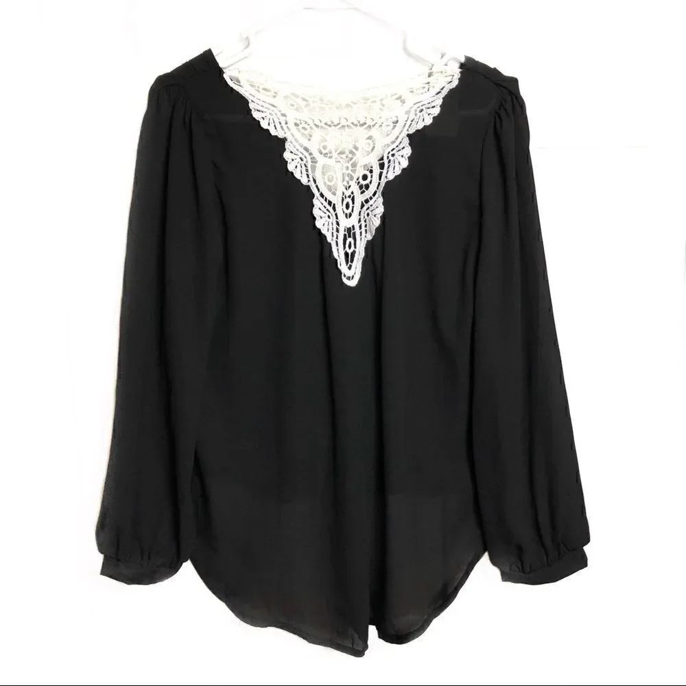 Blooming Jelly Top Blouse Black White Lace V-Neck Oversized Long Sleeves Medium